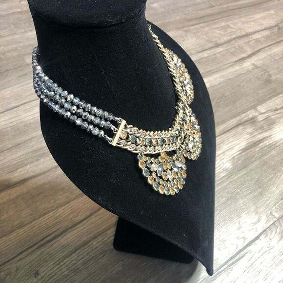 2/$30 Green Gold sparkly beaded necklace - Picture 6 of 7